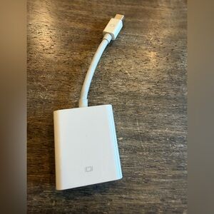Genuine Apple Thunderbolt/Mini DisplayPort to
VGA Adapter